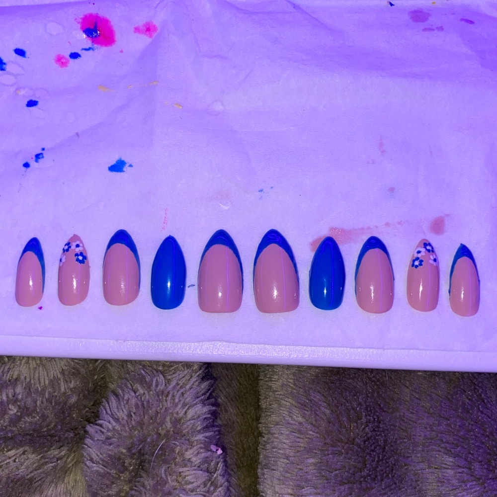 Press on nails